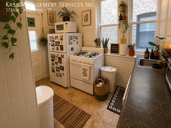 4th image of 1726 W Carmen Ave #2F