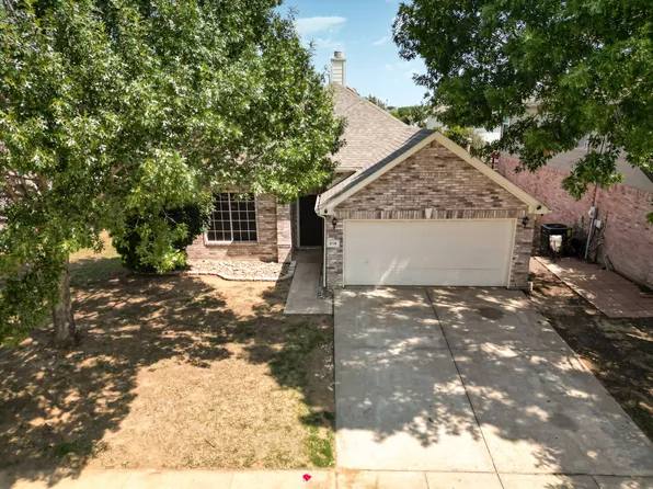216 Lincoln Ln, Crowley, TX 76036
