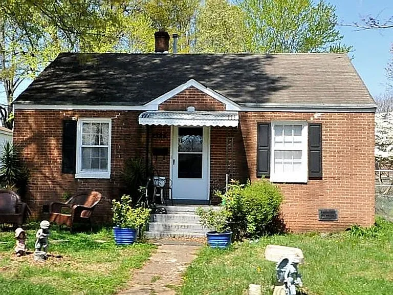 2325 Bancroft St — Photo 16
