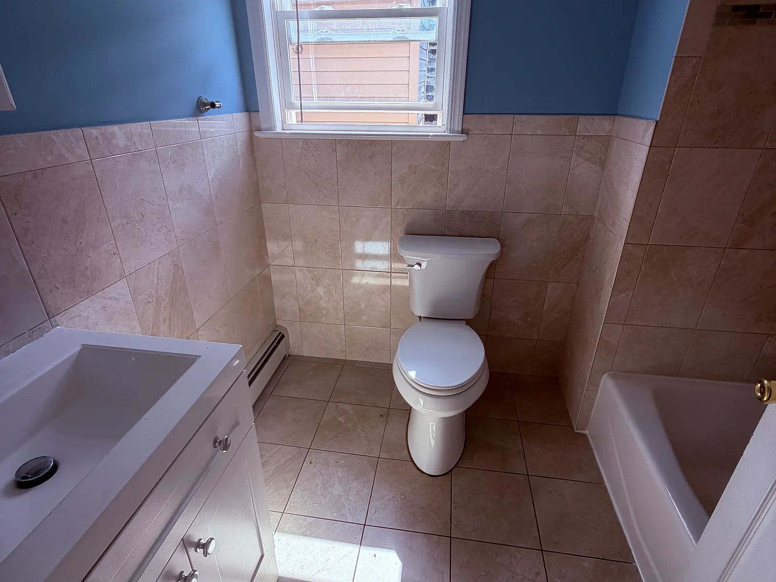 1 bed, 800 sqft, $1,600 — Photo 3