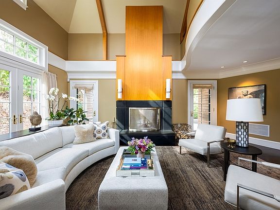 3rd image of 1 Chestnut Pl