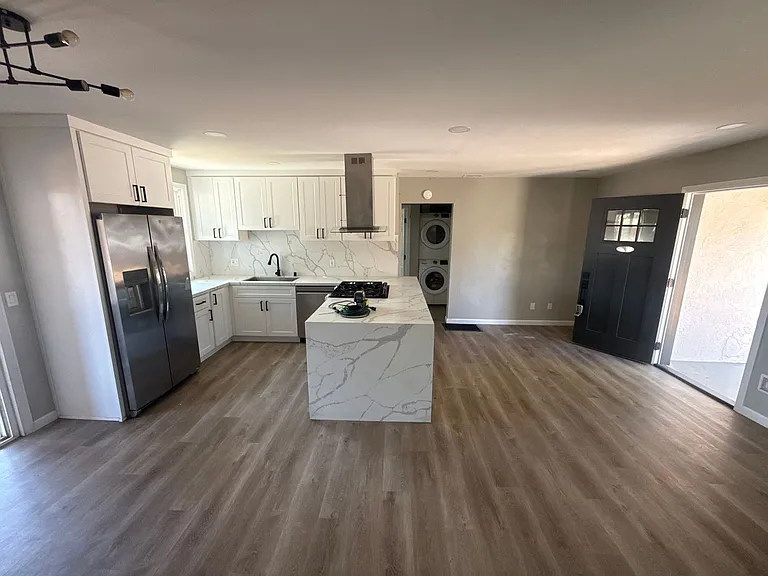 6353 Malcolm Dr — Photo 17
