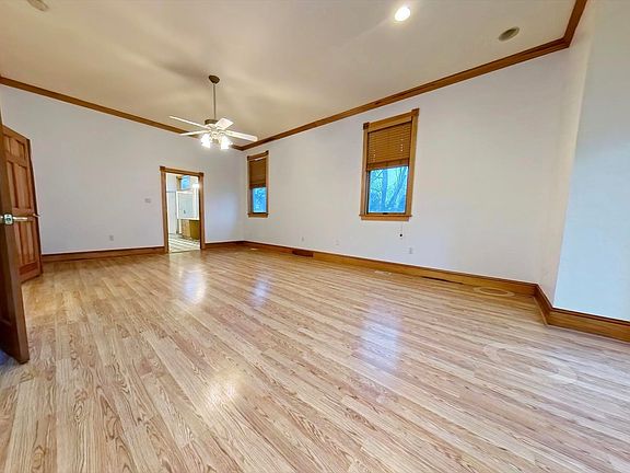 5th image of 11 Holly Knoll Dr