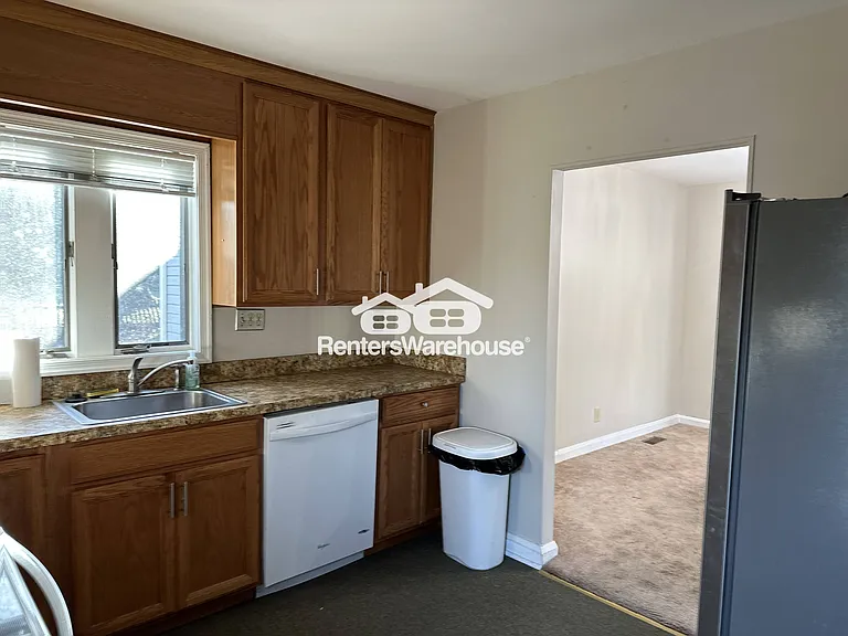 223 Deep Dale Dr — Photo 8