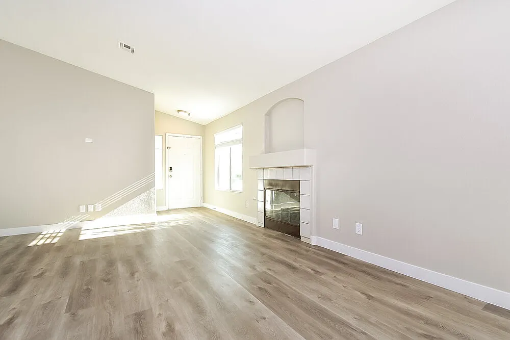 3 bed, 2.0 bath, 1558 sqft, $3,080 — Photo 4