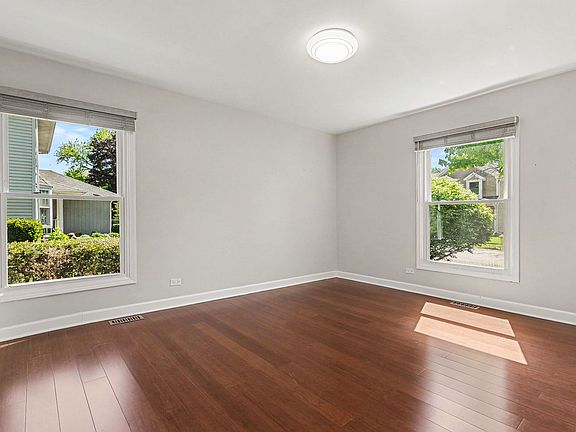 4th image of 8 Greenvale Rd SE