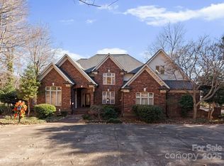 718 Eagle Point Ct, Matthews, NC 28104