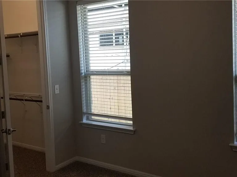 908 Kingston Pl — Photo 10