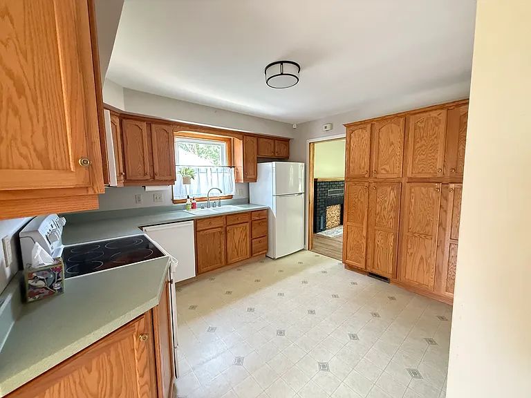 66 Davis Pkwy — Photo 8