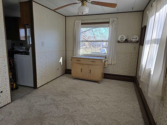 5th image of 104 N Oak St