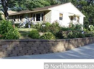 1740 Onacrest Curv N, Maplewood, MN 55117