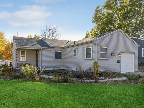 5820 Crown Ln, Des Moines, IA 50311