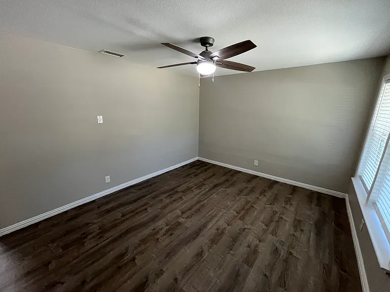 1809 Sycamore Dr — Photo 9