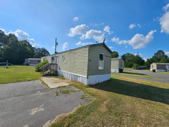 105 N Lucky Ln, Tarboro, NC 27886