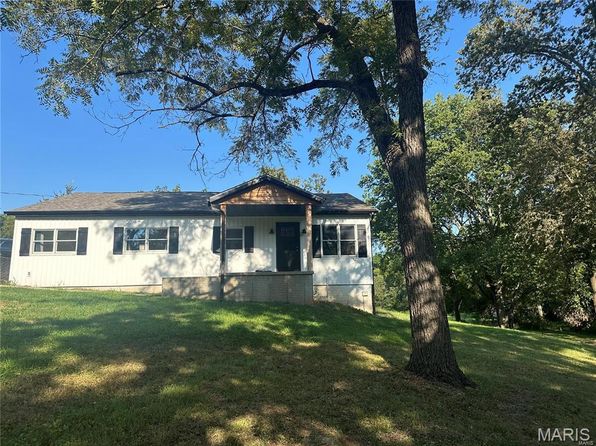 17260 Carver Dr, New London, MO 63459