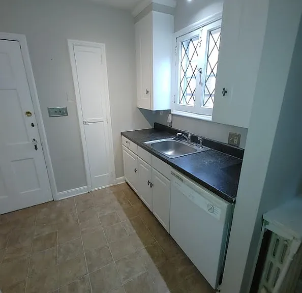 3601 Glencairn Rd — Photo 2