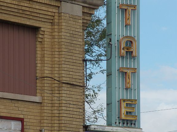 4th image of 706 C Ave