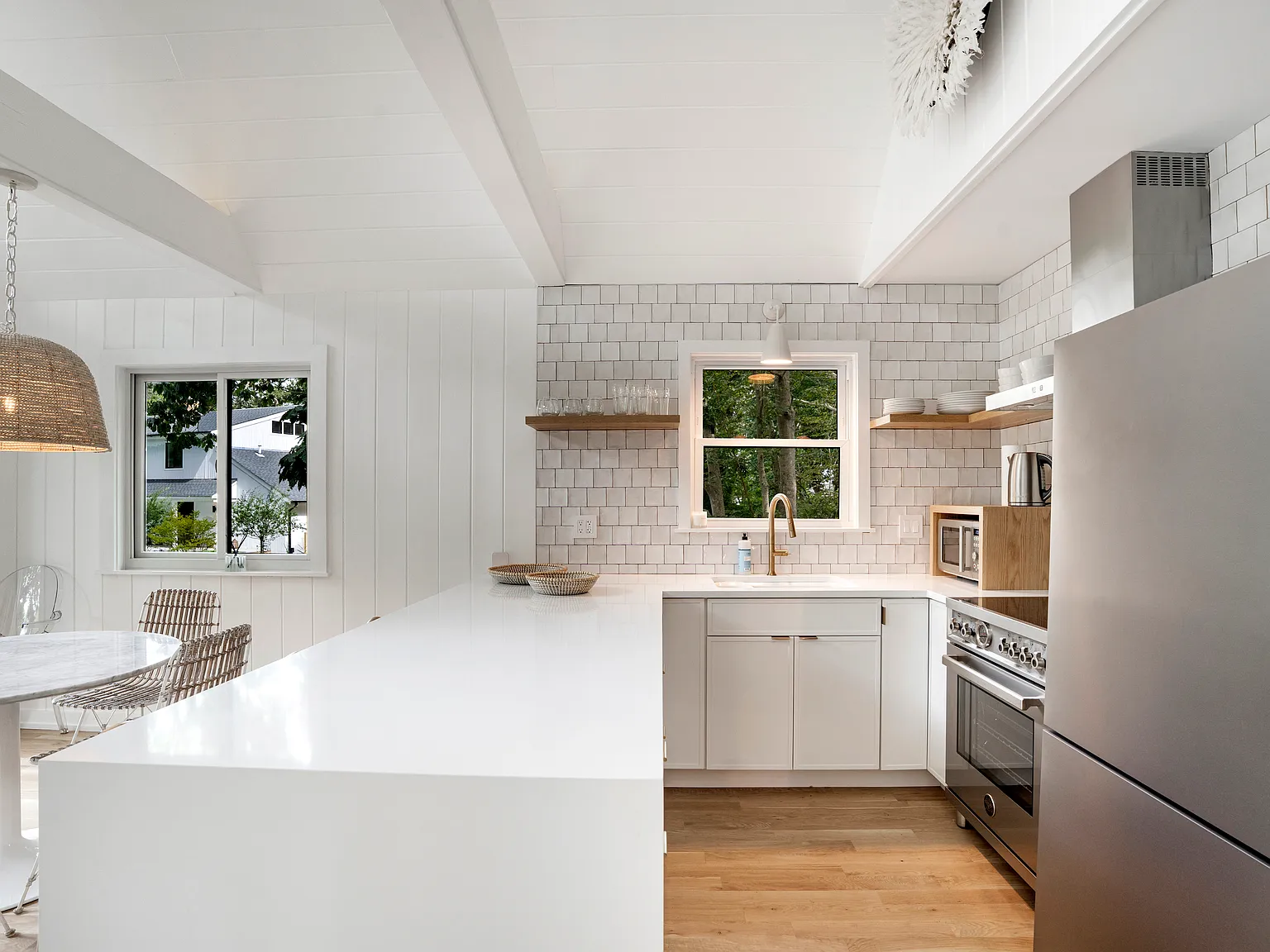 Delightful Cozy, Bright and Clean Redwood Area Cottage — Photo 4