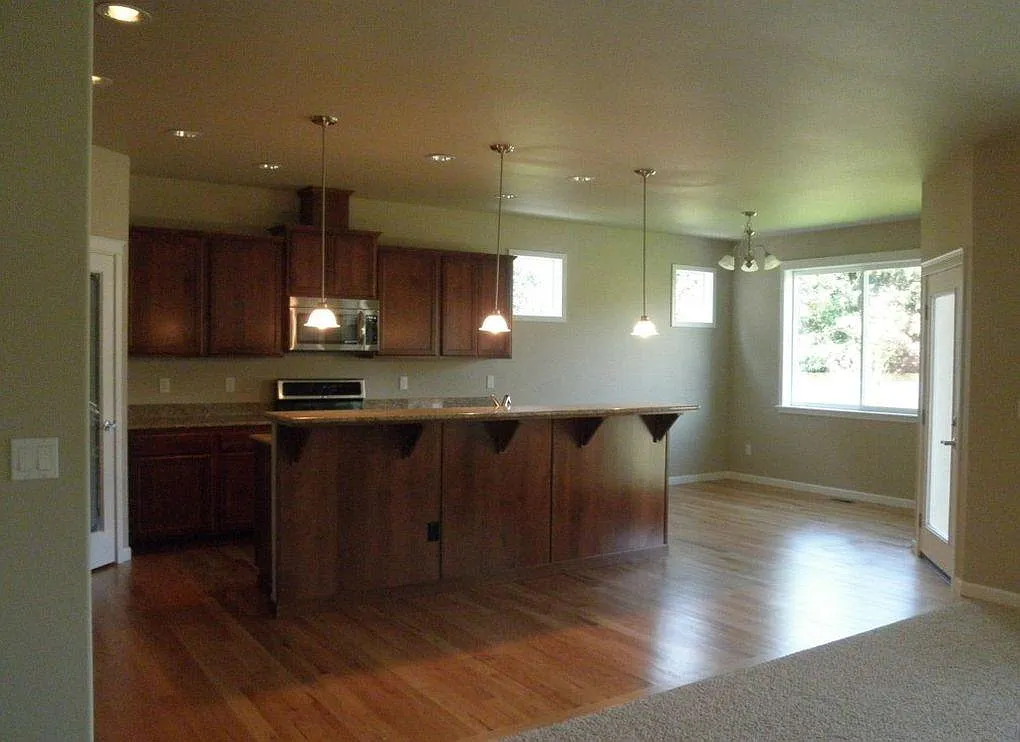 2302 Kildane Way SE — Photo 3