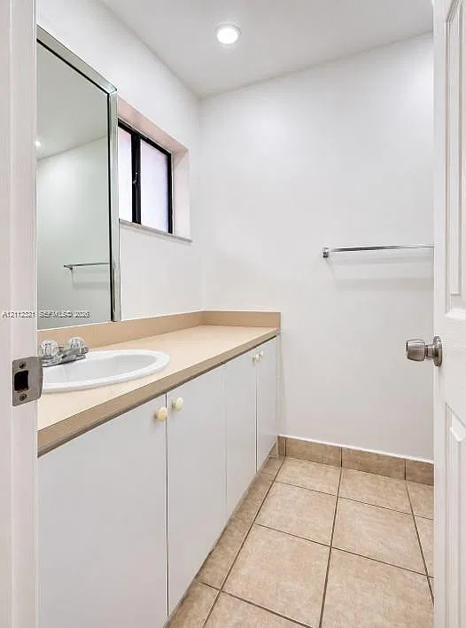 Horizons West Condo #3 — Photo 3