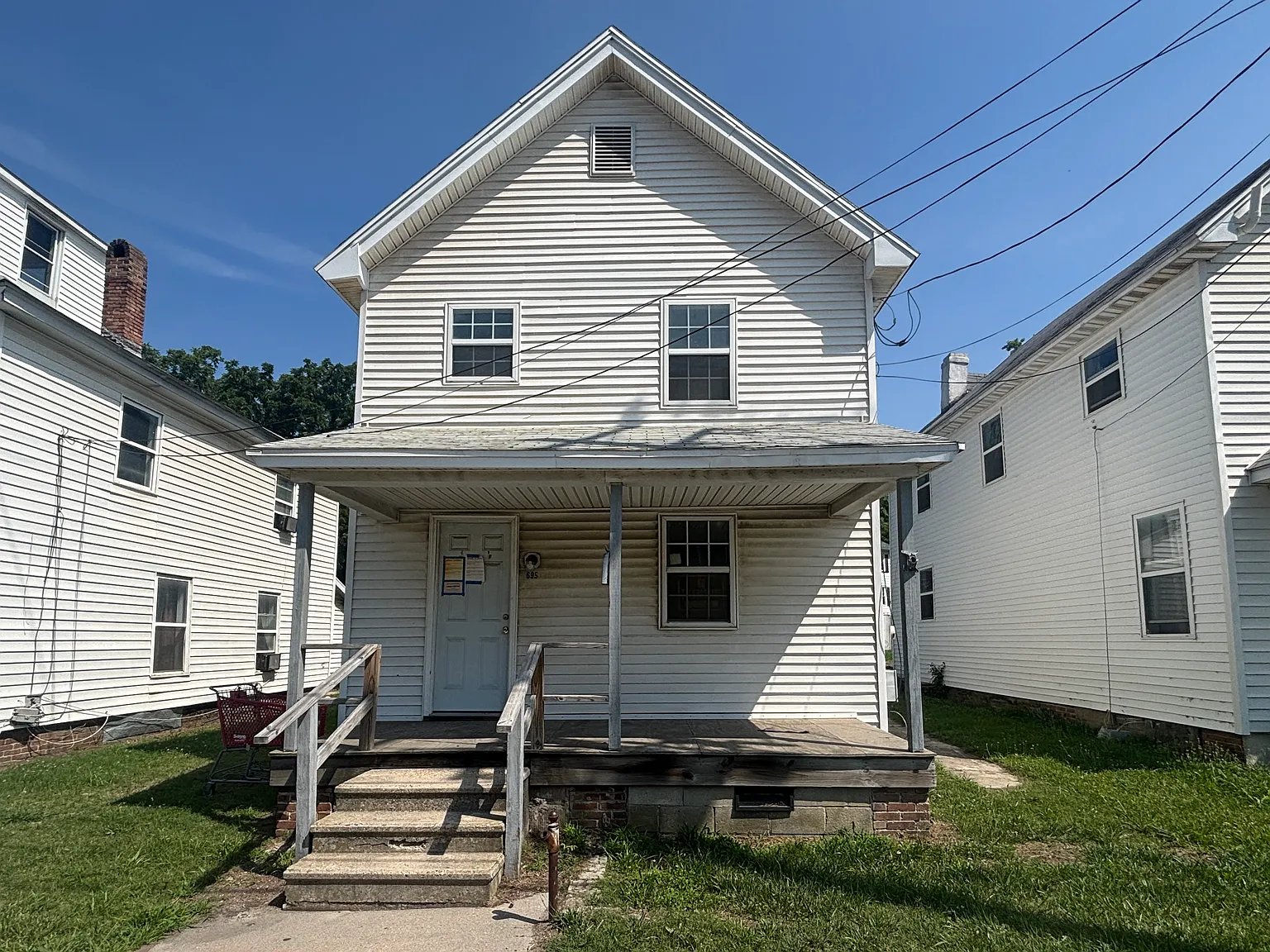 3 bed, 1008 sqft, $1,395 — Photo 1