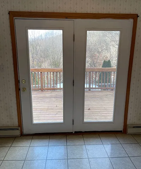 Dining room doors leading to deck