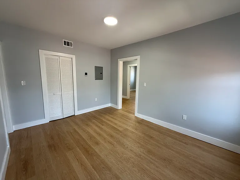 566 Shirley St #5 — Photo 5