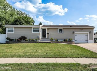 1 Colby Ln, Hazlet, NJ 07730