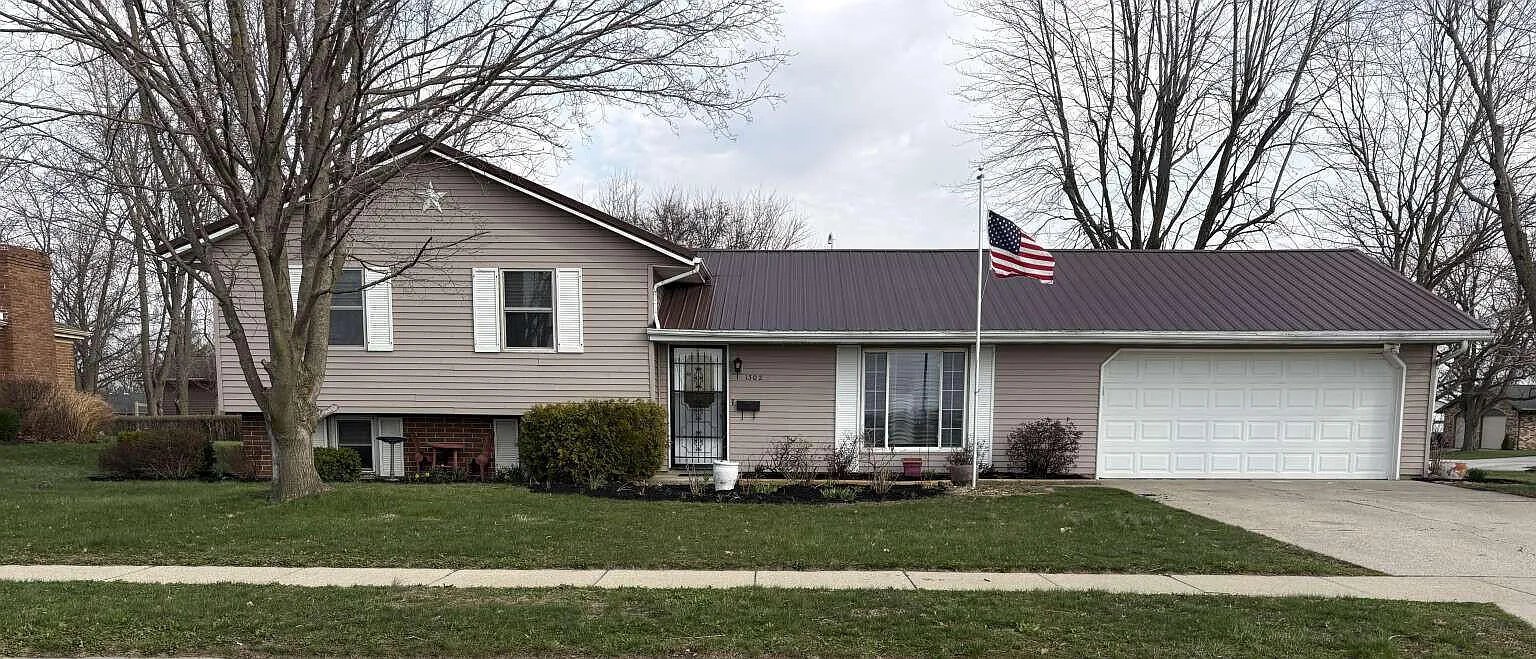 1302 Nagel St photo 1