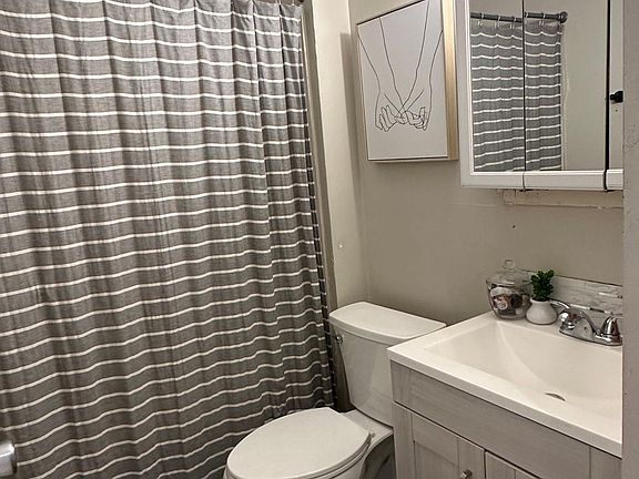 5th image of 1631 Victoria Ave #1