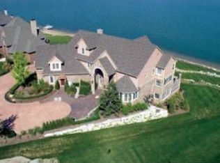 10611 Lighthouse Pt, South Lyon, MI 48178