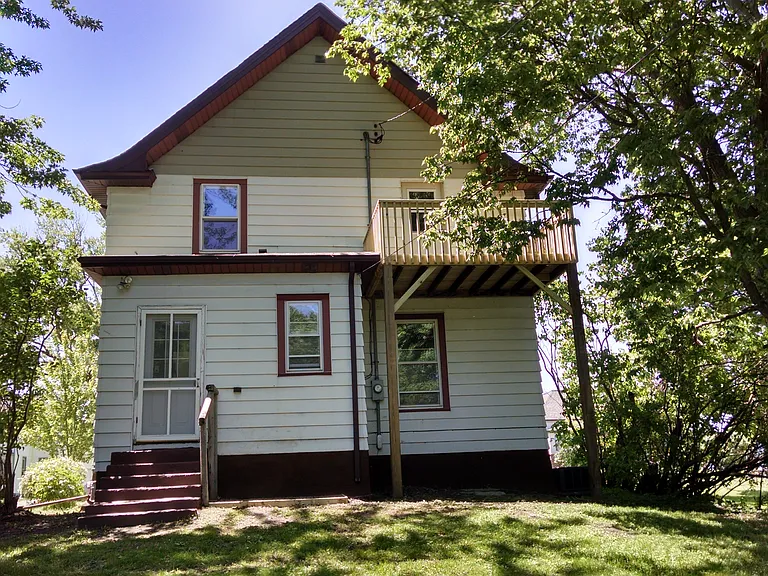 309 Birch Ave S — Photo 2