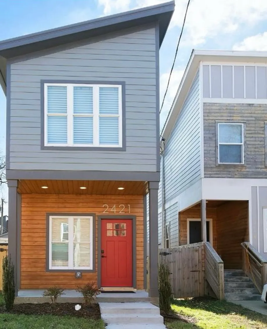 2421 Batavia St — Photo 1