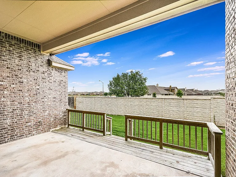 3925 Octavia Dr — Photo 21