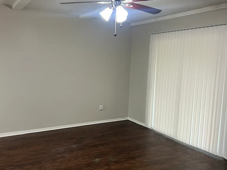 4909 Cinderella Dr — Photo 4