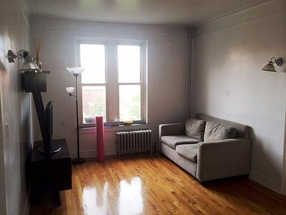 3rd image of 246 E 4th St APT 3A