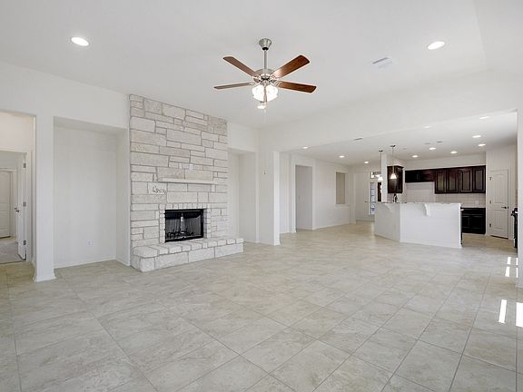 3rd image of 404 Texon Dr