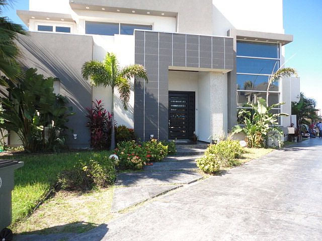 1st image of 2711 Sonora Ave