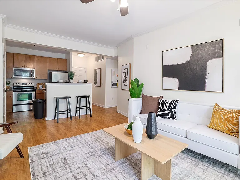 2502 Leon St #208 — Photo 5