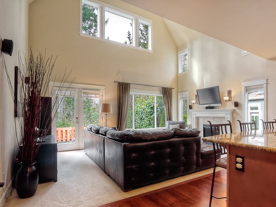 1st image of 2537 20th Ave NE