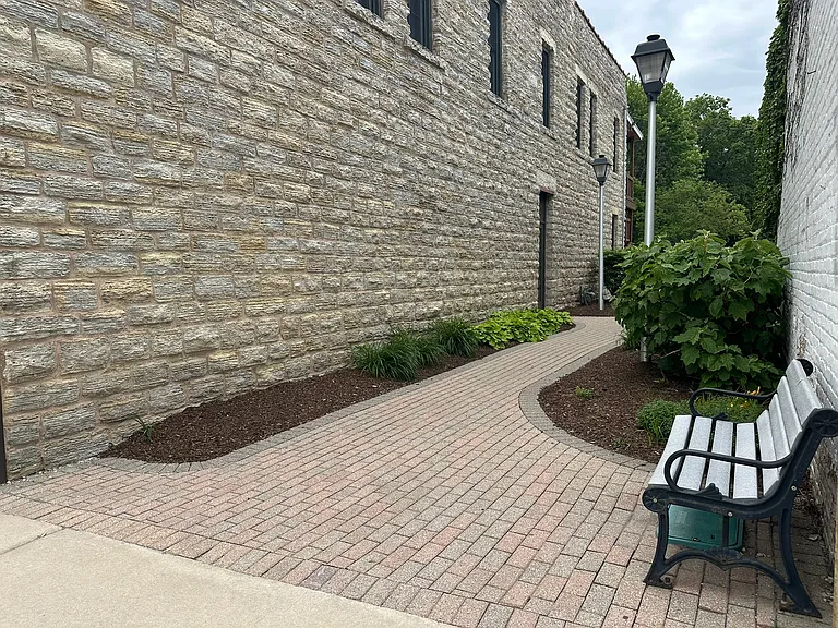 129 S Batavia Ave #2EAST — Photo 2