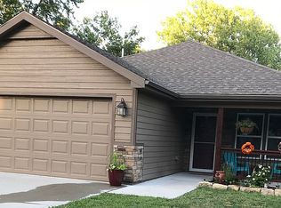 301 Cedar St, Perry, KS 66073