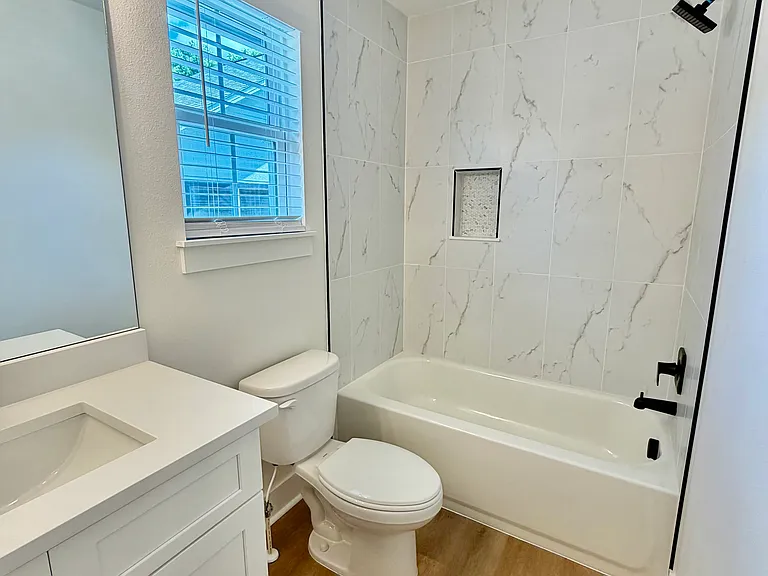 1219 E Esther St — Photo 14