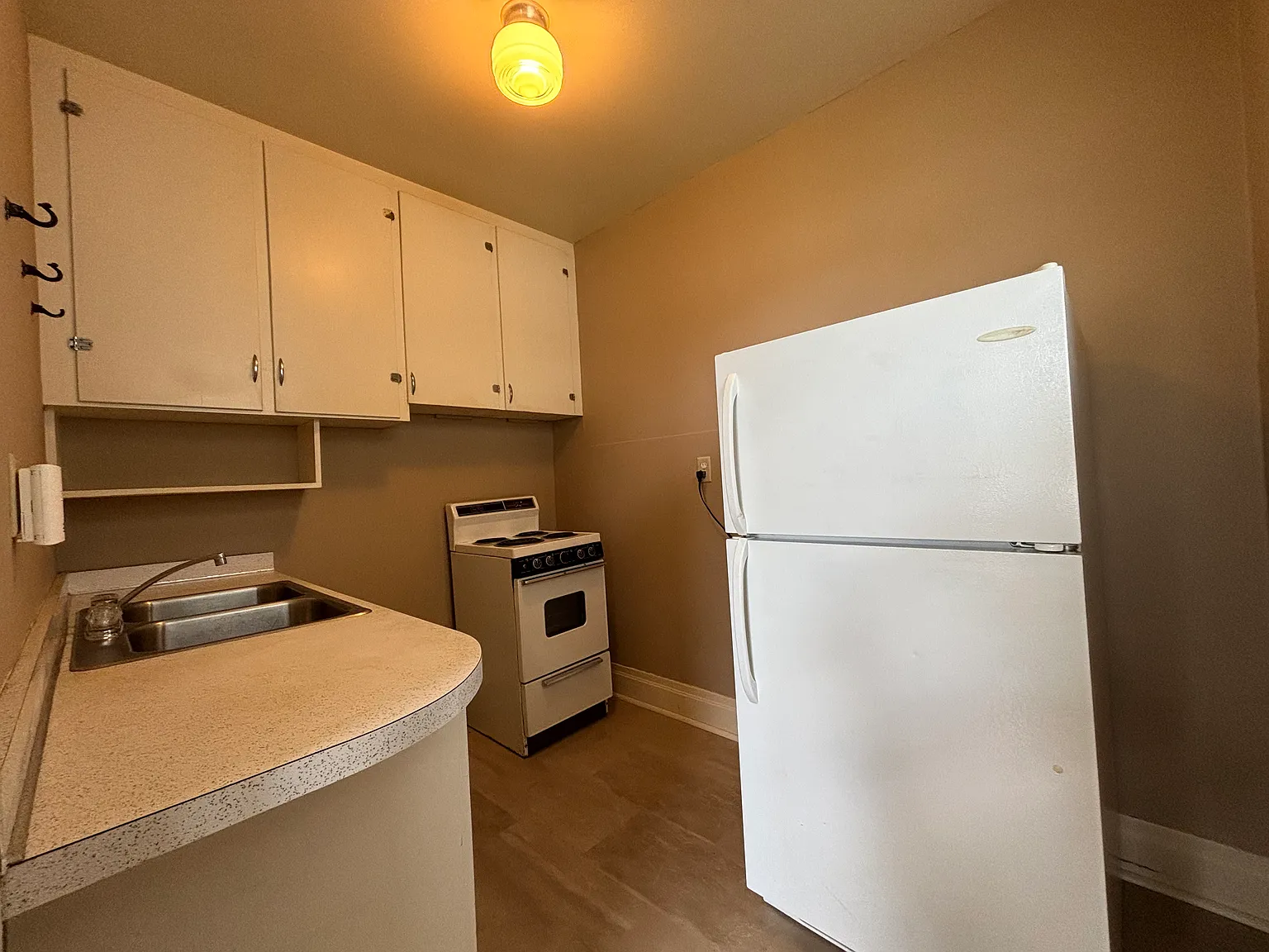 426 W Grand Ave — Photo 4