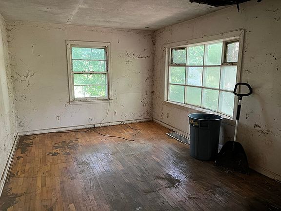2nd image of 2139 Forest Hill Ave SE