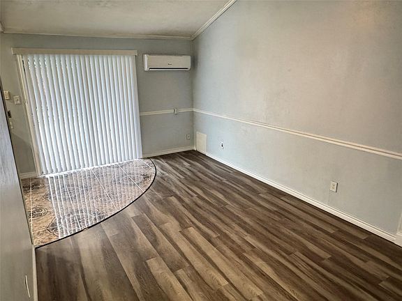 4th image of 23115 Ludgate Dr