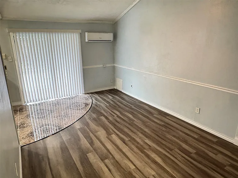 23115 Ludgate Dr — Photo 4