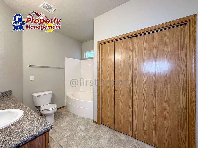 1949 E Wilson Ln #D — Photo 12