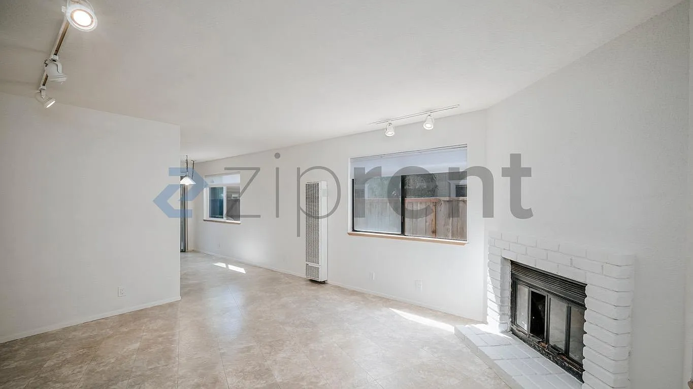 2 bed, 966 sqft, $3,570 — Photo 3