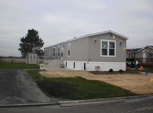 42 Swan Ln, Beecher, IL 60401